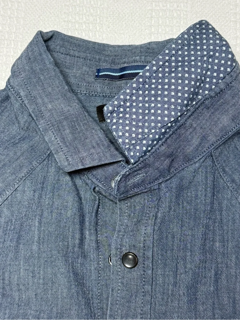 Banana Republic Men's Western Chambray Button-Down Shirt Pearl Snap Buttons